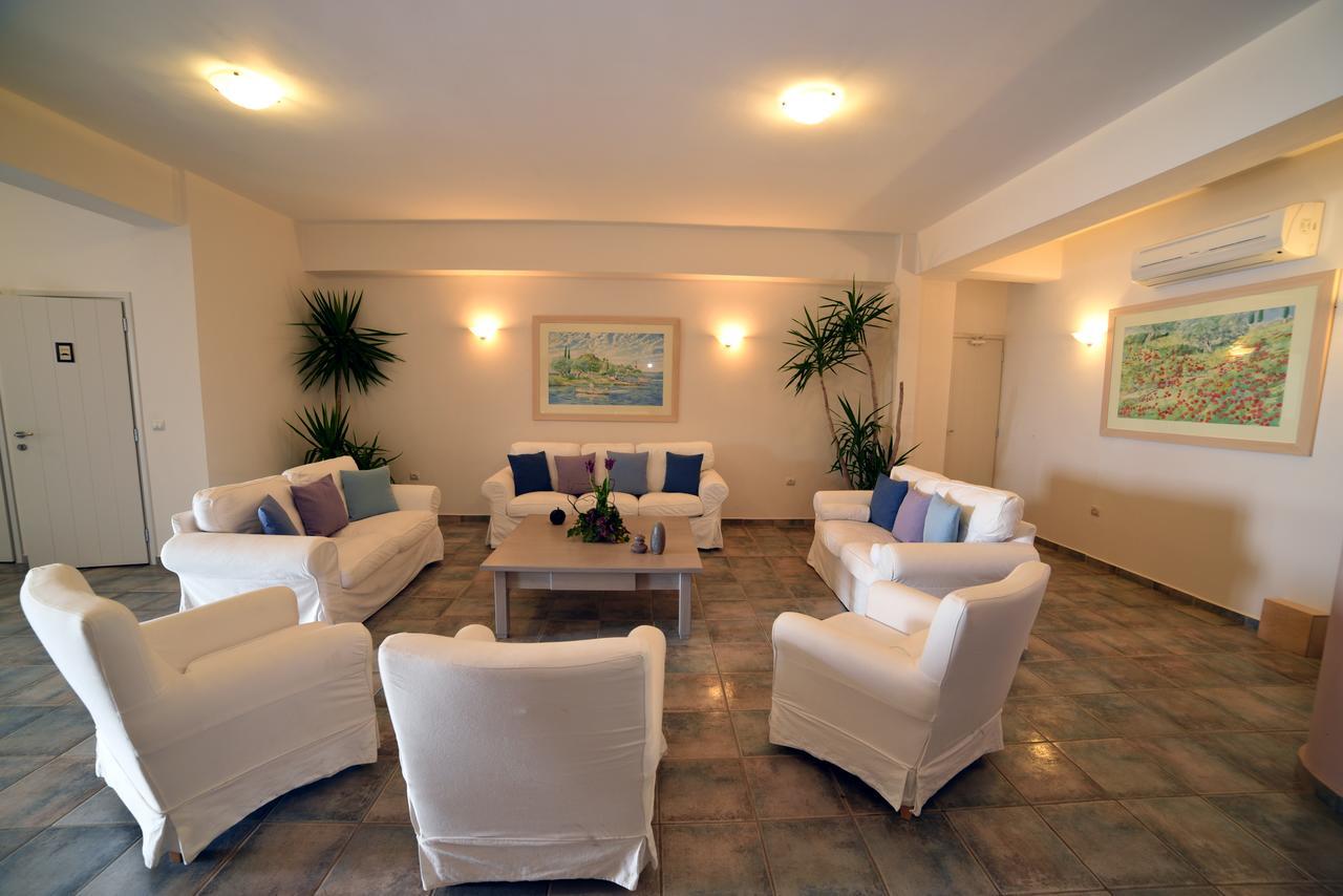Kyparíssion Avra Hotel מראה חיצוני תמונה